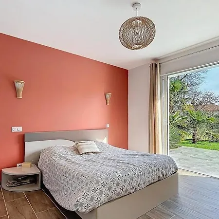 Entre Pyrenees Et Pays Basque * Sauvagnon